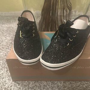 Like new Kate Spade keds gor women a size 8 mec
